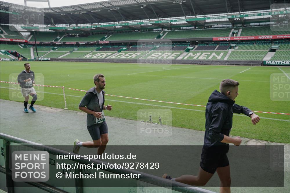 05.10.2025 - 20. swb-Marathon Bremen Michael Burmester http://msf.ph/oto/9278429 05.10.2025 12:59:00 Laufen im Stadion 219, 586, 667, 726, 988, 1229, 1503, 1516, 1598, 1619, 1711, 1716, 1843, 1854, 2496, 2663, 2734, 2797, 2922, 2941, 3141, 3252, 3254, 3467, 3615, 3747, 3791, 4095, 4113, 4486, 4522, 4783, 4827, 4909, 4967, 5123, 5261, 5530, 5584, 5722, 5808, 5878, 5891, 6007, 6030, 6113, 6374, 6561, 6624, 6672, 6675, 6882, 6944, 7038, 7169, 7185, 7262, 7311, 7312, 7550, 7976, 8097, 8214, 8247, 8355, 8379, 8539, 8972, 9024, 9112, 10526, 90, 846, 2158, 2648, 2893, 4389, 4446, 5313 meine-sportfotos.de