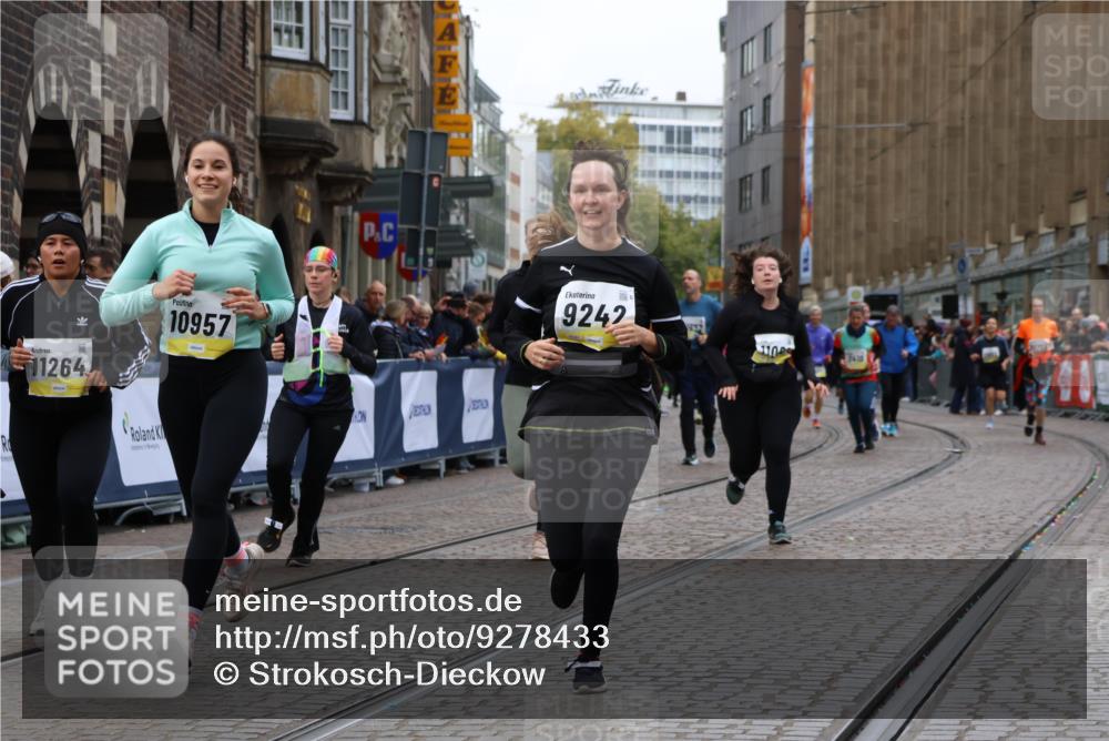 05.10.2025 - 20. swb-Marathon Bremen Strokosch-Dieckow http://msf.ph/oto/9278433 05.10.2025 11:13:43 Ziel 9242, 9899, 10040, 10364, 10574, 10705, 10707, 10957, 11060, 11068, 11264, 11385 meine-sportfotos.de