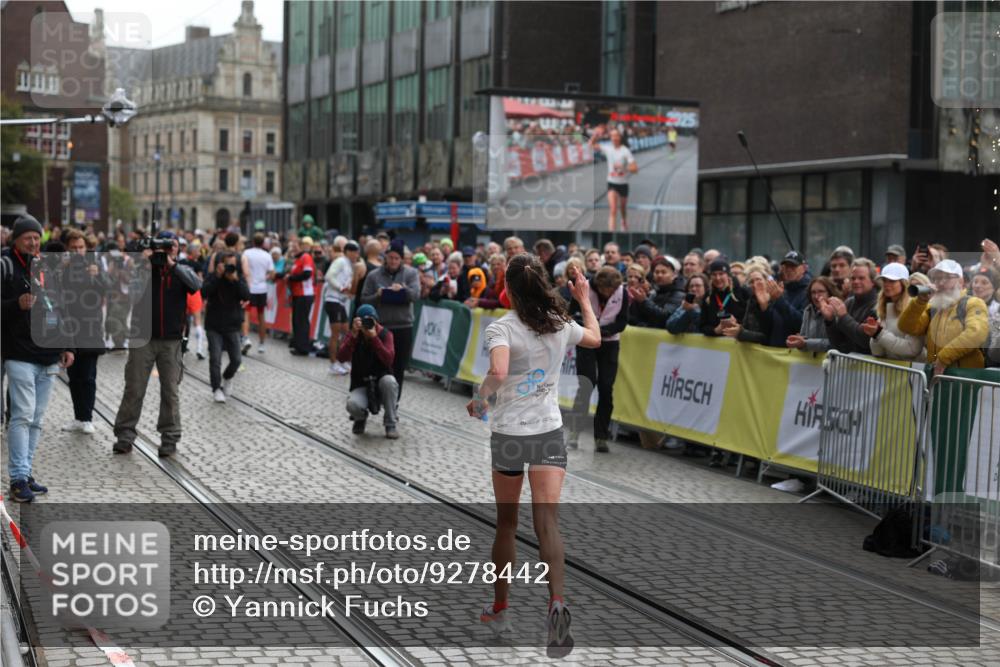 05.10.2025 - 20. swb-Marathon Bremen Yannick Fuchs http://msf.ph/oto/9278442 05.10.2025 12:40:38 Ziel 4, 351 meine-sportfotos.de
