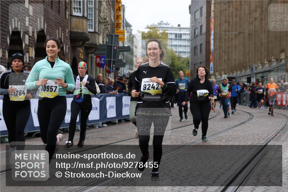 05.10.2025 - 20. swb-Marathon Bremen Strokosch-Dieckow http://msf.ph/oto/9278455 05.10.2025 11:13:43 Ziel 9242, 9899, 10040, 10364, 10574, 10705, 10707, 10957, 11060, 11068, 11264, 11385 meine-sportfotos.de