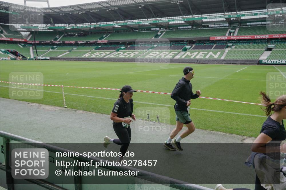05.10.2025 - 20. swb-Marathon Bremen Michael Burmester http://msf.ph/oto/9278457 05.10.2025 12:59:02 Laufen im Stadion 27, 219, 586, 667, 726, 807, 988, 1043, 1229, 1503, 1516, 1598, 1619, 1711, 1716, 1843, 1854, 2496, 2663, 2734, 2797, 2922, 2941, 3141, 3252, 3254, 3467, 3615, 3747, 3791, 4095, 4113, 4486, 4522, 4783, 4827, 4909, 4967, 5123, 5261, 5530, 5584, 5722, 5808, 5878, 5891, 6007, 6030, 6113, 6374, 6561, 6624, 6672, 6882, 6944, 7038, 7169, 7185, 7201, 7262, 7311, 7312, 7511, 7550, 7976, 8097, 8214, 8247, 8355, 8485, 8539, 8972, 9024, 10526, 90, 846, 2158, 2648, 2893, 4389, 4446, 5313 meine-sportfotos.de
