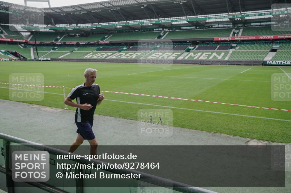 05.10.2025 - 20. swb-Marathon Bremen Michael Burmester http://msf.ph/oto/9278464 05.10.2025 12:59:04 Laufen im Stadion 27, 219, 586, 667, 726, 807, 988, 1043, 1229, 1503, 1516, 1598, 1619, 1711, 1716, 1843, 1854, 2496, 2663, 2734, 2797, 2922, 2941, 3141, 3252, 3254, 3467, 3615, 3747, 3791, 4095, 4113, 4395, 4486, 4522, 4783, 4827, 4909, 4967, 5123, 5261, 5530, 5584, 5722, 5808, 5878, 5891, 6007, 6030, 6113, 6374, 6561, 6624, 6672, 6882, 6944, 7038, 7169, 7185, 7201, 7262, 7311, 7312, 7511, 7550, 8097, 8214, 8247, 8355, 8485, 8539, 8972, 9024, 10526, 90, 846, 2158, 2893, 4389, 4446, 5313 meine-sportfotos.de