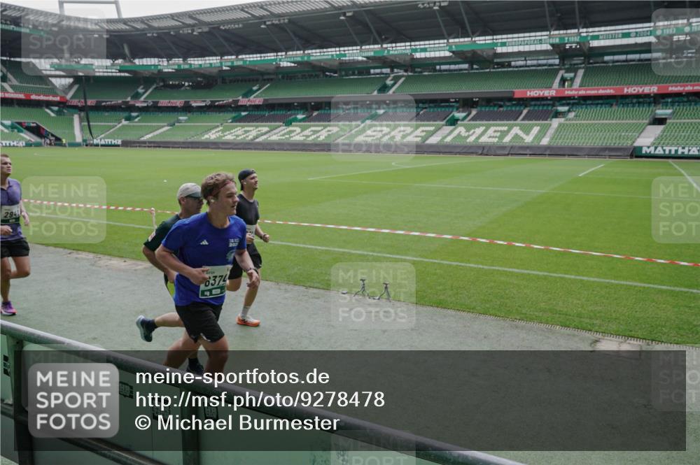 05.10.2025 - 20. swb-Marathon Bremen Michael Burmester http://msf.ph/oto/9278478 05.10.2025 12:59:06 Laufen im Stadion 27, 219, 586, 667, 726, 807, 988, 1043, 1229, 1503, 1516, 1598, 1619, 1711, 1716, 1843, 1854, 2496, 2663, 2797, 2922, 2941, 3141, 3252, 3254, 3467, 3615, 3747, 3791, 3888, 4095, 4113, 4395, 4486, 4522, 4783, 4827, 4909, 4967, 5123, 5261, 5510, 5530, 5584, 5722, 5808, 5878, 5891, 6007, 6030, 6113, 6374, 6561, 6624, 6672, 6882, 6944, 7038, 7169, 7185, 7201, 7262, 7311, 7312, 7511, 7550, 7929, 8097, 8214, 8247, 8355, 8485, 8539, 8972, 9024, 10526, 90, 846, 2158, 4389, 4446 meine-sportfotos.de