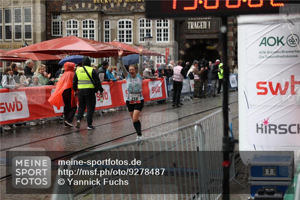05.10.2025 - 20. swb-Marathon Bremen Yannick Fuchs http://msf.ph/oto/9278487 05.10.2025 15:00:01 Ziel 259, 1141 meine-sportfotos.de