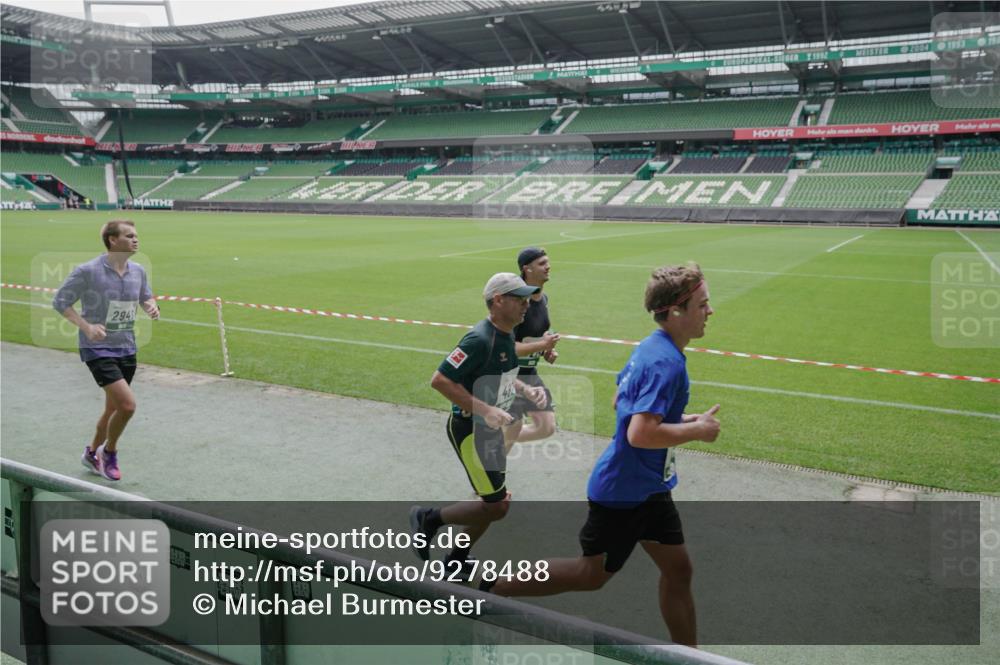 05.10.2025 - 20. swb-Marathon Bremen Michael Burmester http://msf.ph/oto/9278488 05.10.2025 12:59:07 Laufen im Stadion 27, 219, 586, 667, 726, 807, 988, 1043, 1229, 1503, 1516, 1598, 1619, 1711, 1716, 1843, 1854, 2496, 2663, 2797, 2922, 2941, 2945, 3141, 3252, 3254, 3467, 3615, 3747, 3791, 3888, 4095, 4113, 4395, 4486, 4522, 4783, 4827, 4909, 4967, 5123, 5261, 5510, 5530, 5584, 5722, 5808, 5878, 5891, 6007, 6030, 6113, 6374, 6561, 6624, 6672, 6882, 6944, 7038, 7169, 7185, 7201, 7262, 7311, 7312, 7467, 7511, 7550, 7929, 8097, 8214, 8247, 8355, 8485, 8539, 8972, 9024, 10526, 90, 846, 2158, 4446 meine-sportfotos.de