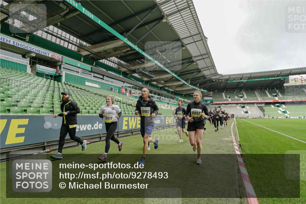 05.10.2025 - 20. swb-Marathon Bremen Michael Burmester http://msf.ph/oto/9278493 05.10.2025 10:31:12 Laufen im Stadion 7251, 9004, 9172, 9196, 9214, 9230, 9251, 9252, 9263, 9267, 9277, 9287, 9333, 9337, 9399, 9416, 9425, 9431, 9449, 9457, 9482, 9501, 9506, 9584, 9645, 9676, 9683, 9708, 9715, 9742, 9787, 9791, 9852, 9888, 9894, 9934, 9987, 10016, 10066, 10163, 10199, 10222, 10240, 10251, 10254, 10279, 10317, 10321, 10356, 10378, 10380, 10438, 10449, 10479, 10514, 10537, 10543, 10556, 10609, 10625, 10636, 10638, 10655, 10668, 10669, 10698, 10743, 7733, 9209, 9251, 9906 meine-sportfotos.de