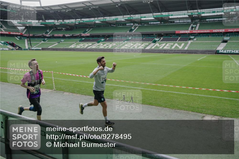 05.10.2025 - 20. swb-Marathon Bremen Michael Burmester http://msf.ph/oto/9278495 05.10.2025 12:59:09 Laufen im Stadion 27, 219, 586, 667, 726, 807, 988, 1043, 1229, 1503, 1516, 1598, 1619, 1711, 1843, 1854, 2496, 2663, 2797, 2922, 2941, 2945, 3141, 3252, 3254, 3467, 3615, 3747, 3791, 3888, 4095, 4113, 4395, 4486, 4522, 4783, 4827, 4909, 4967, 5123, 5261, 5510, 5530, 5584, 5722, 5808, 5878, 5891, 6007, 6030, 6113, 6374, 6561, 6624, 6672, 6882, 7169, 7185, 7201, 7262, 7311, 7312, 7467, 7511, 7550, 7906, 7929, 8097, 8214, 8247, 8355, 8485, 8539, 8972, 9024, 10526, 90, 846, 2158, 4446 meine-sportfotos.de