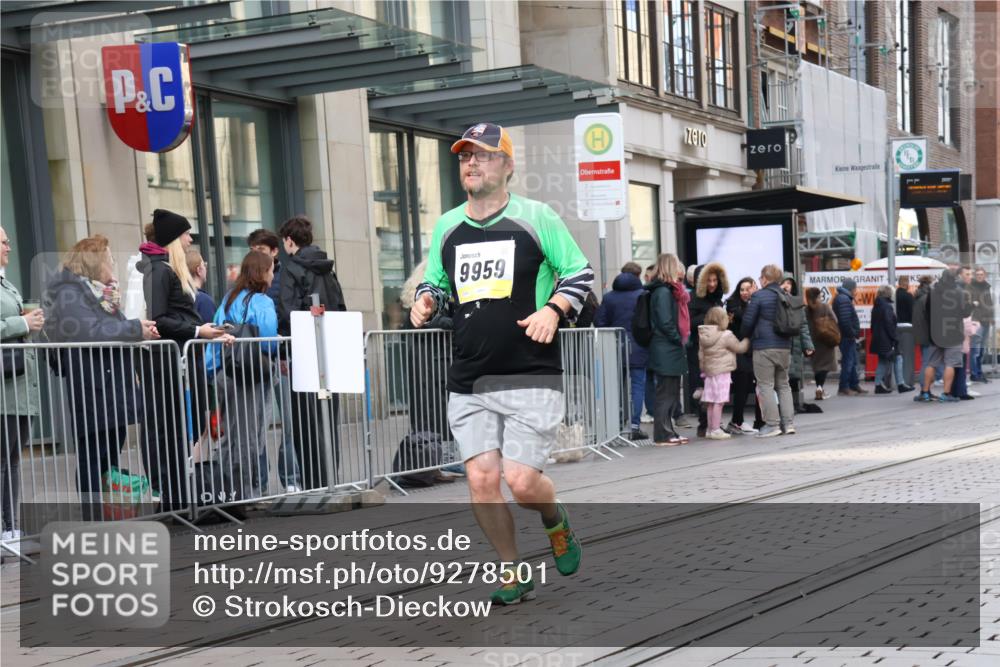 05.10.2025 - 20. swb-Marathon Bremen Strokosch-Dieckow http://msf.ph/oto/9278501 05.10.2025 11:15:01 Ziel 8844, 9441, 9643, 9767, 9768, 9959, 10976, 10984, 11112, 11113, 11293, 11635, 8844, 9441, 9643, 9767, 9768, 9959, 10976, 10984, 11112, 11113, 11293, 11635 meine-sportfotos.de