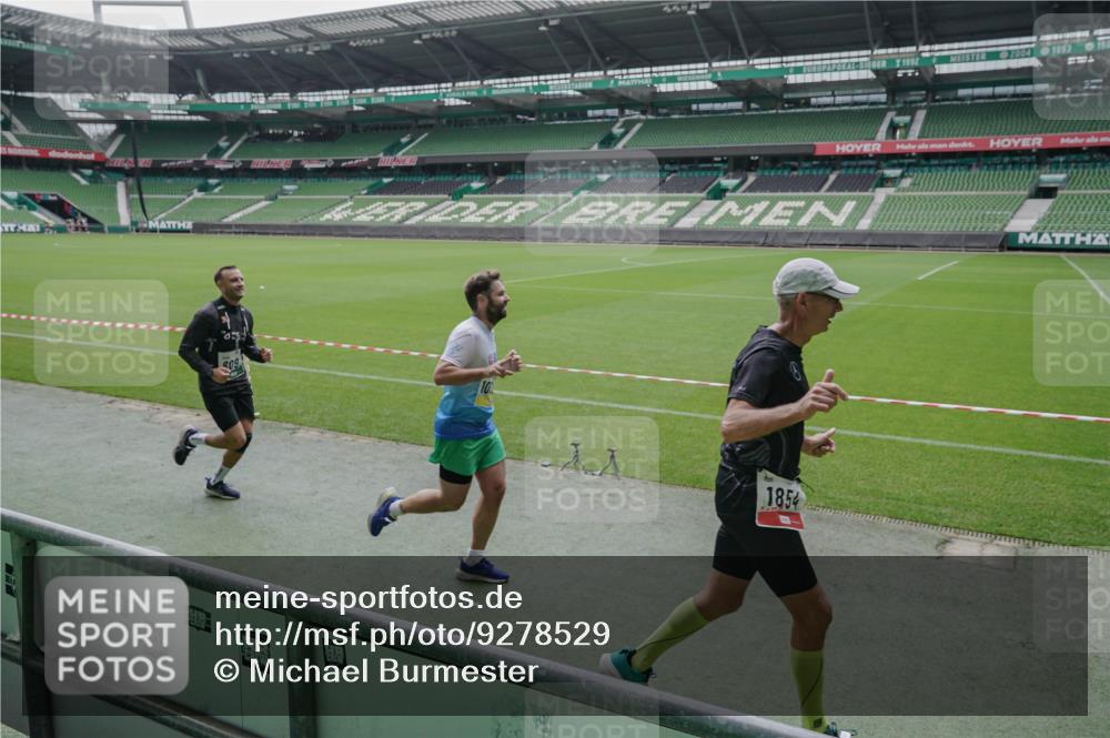 05.10.2025 - 20. swb-Marathon Bremen Michael Burmester http://msf.ph/oto/9278529 05.10.2025 12:59:12 Laufen im Stadion 27, 219, 226, 586, 667, 807, 988, 1043, 1229, 1503, 1516, 1598, 1619, 1711, 1843, 1854, 2496, 2663, 2797, 2922, 2941, 2945, 3086, 3087, 3141, 3252, 3254, 3467, 3615, 3747, 3791, 3888, 4095, 4113, 4380, 4395, 4486, 4522, 4783, 4827, 4909, 4967, 5123, 5261, 5510, 5530, 5584, 5722, 5808, 5878, 5891, 6007, 6030, 6113, 6374, 6561, 6624, 6672, 6882, 7169, 7185, 7201, 7262, 7311, 7312, 7398, 7467, 7511, 7550, 7906, 7929, 8097, 8214, 8247, 8355, 8485, 8539, 9024, 9072, 10526, 90, 726 meine-sportfotos.de