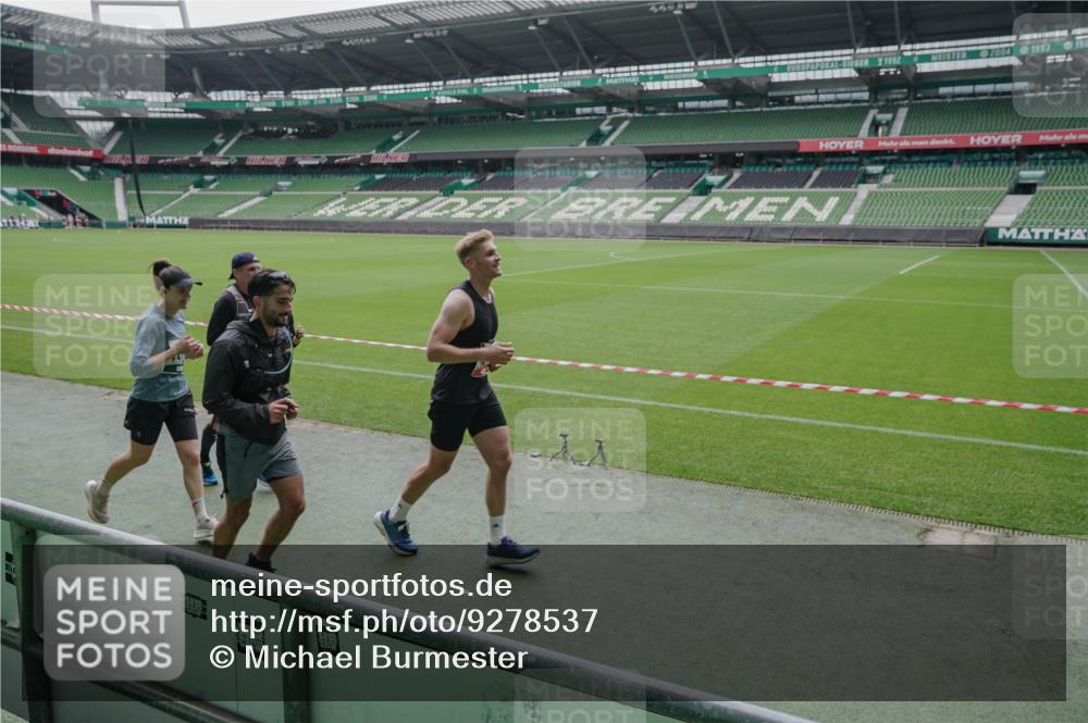 05.10.2025 - 20. swb-Marathon Bremen Michael Burmester http://msf.ph/oto/9278537 05.10.2025 12:59:15 Laufen im Stadion 27, 99, 219, 226, 586, 667, 807, 1043, 1229, 1516, 1598, 1619, 1711, 1843, 1854, 2496, 2663, 2797, 2941, 2945, 3086, 3087, 3141, 3252, 3615, 3747, 3791, 3888, 4095, 4113, 4380, 4395, 4486, 4522, 4783, 4827, 4909, 4967, 5123, 5510, 5530, 5584, 5722, 5808, 5878, 5891, 6007, 6030, 6113, 6374, 6561, 6624, 6672, 6882, 7169, 7185, 7201, 7262, 7311, 7312, 7398, 7421, 7467, 7511, 7550, 7906, 7929, 8097, 8214, 8247, 8355, 8372, 8485, 8539, 8981, 9024, 9072, 10526, 90, 726 meine-sportfotos.de