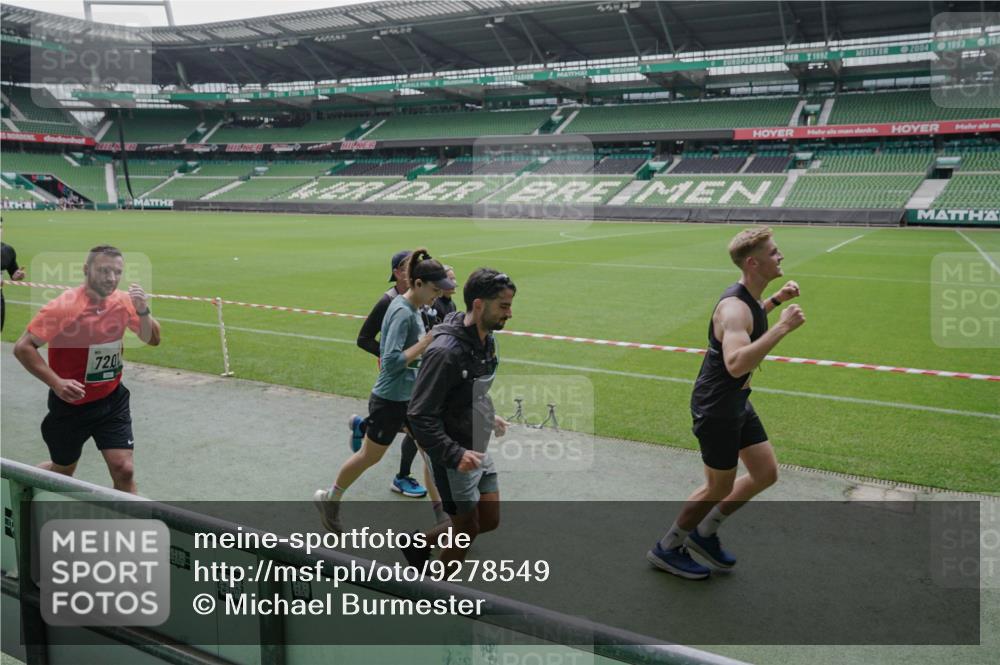 05.10.2025 - 20. swb-Marathon Bremen Michael Burmester http://msf.ph/oto/9278549 05.10.2025 12:59:16 Laufen im Stadion 27, 99, 219, 226, 586, 667, 807, 1043, 1229, 1516, 1598, 1619, 1711, 1843, 1854, 2496, 2663, 2797, 2941, 2945, 3086, 3087, 3141, 3252, 3615, 3747, 3791, 3888, 4095, 4113, 4380, 4395, 4486, 4522, 4783, 4827, 4909, 4967, 5123, 5510, 5530, 5584, 5722, 5808, 5878, 5891, 6007, 6030, 6113, 6374, 6561, 6624, 6672, 6882, 7169, 7185, 7201, 7262, 7311, 7312, 7398, 7421, 7467, 7511, 7550, 7906, 7929, 8097, 8214, 8247, 8355, 8372, 8485, 8539, 8981, 9024, 9072, 10526, 726 meine-sportfotos.de