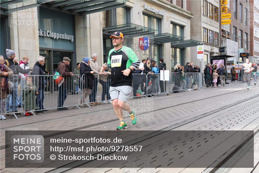 05.10.2025 - 20. swb-Marathon Bremen Strokosch-Dieckow http://msf.ph/oto/9278557 05.10.2025 11:15:02 Ziel 8844, 9441, 9643, 9767, 9768, 9959, 10976, 10984, 11112, 11113, 11293, 11635, 8844, 9441, 9643, 9767, 9768, 9959, 10976, 10984, 11112, 11113, 11293, 11635 meine-sportfotos.de