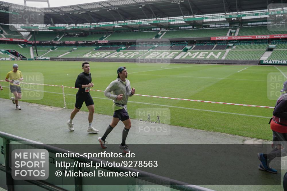 05.10.2025 - 20. swb-Marathon Bremen Michael Burmester http://msf.ph/oto/9278563 05.10.2025 12:59:17 Laufen im Stadion 27, 99, 219, 226, 586, 667, 807, 1043, 1229, 1516, 1598, 1619, 1711, 1843, 1854, 2496, 2663, 2797, 2941, 2945, 3086, 3087, 3141, 3252, 3615, 3747, 3791, 3888, 4095, 4113, 4380, 4395, 4486, 4522, 4536, 4783, 4827, 4909, 4967, 5123, 5510, 5530, 5584, 5722, 5808, 5878, 5891, 6007, 6030, 6113, 6374, 6561, 6624, 6672, 6882, 7169, 7185, 7201, 7262, 7311, 7312, 7398, 7421, 7467, 7511, 7550, 7906, 7929, 8097, 8214, 8247, 8355, 8372, 8485, 8539, 8981, 9024, 9072, 10526, 726 meine-sportfotos.de