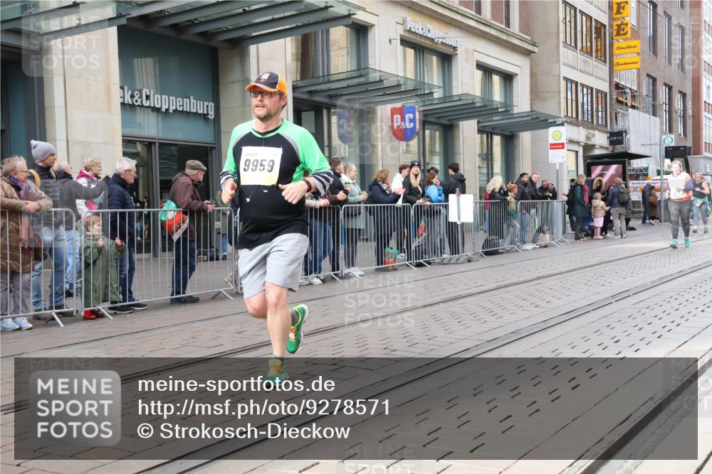 05.10.2025 - 20. swb-Marathon Bremen Strokosch-Dieckow http://msf.ph/oto/9278571 05.10.2025 11:15:02 Ziel 8844, 9441, 9643, 9767, 9768, 9959, 10976, 10984, 11112, 11113, 11293, 11635, 8844, 9441, 9643, 9767, 9768, 9959, 10976, 10984, 11112, 11113, 11293, 11635 meine-sportfotos.de