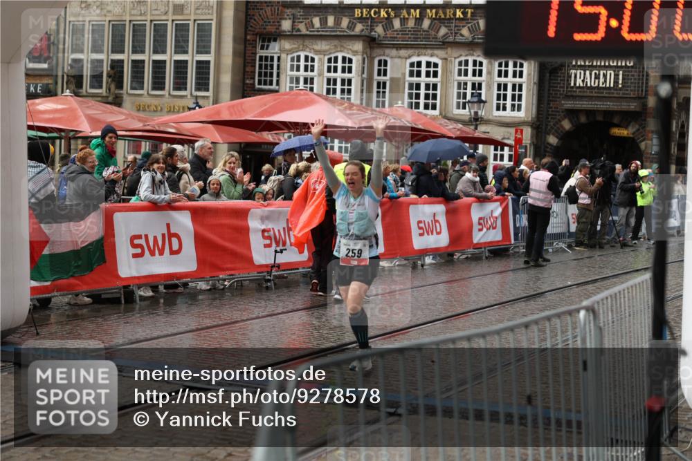 05.10.2025 - 20. swb-Marathon Bremen Yannick Fuchs http://msf.ph/oto/9278578 05.10.2025 15:00:02 Ziel 259 meine-sportfotos.de