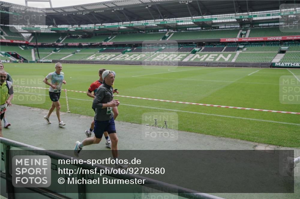 05.10.2025 - 20. swb-Marathon Bremen Michael Burmester http://msf.ph/oto/9278580 05.10.2025 12:59:19 Laufen im Stadion 27, 99, 219, 226, 586, 667, 807, 1043, 1229, 1516, 1598, 1711, 1843, 1854, 2496, 2663, 2797, 2941, 2945, 3086, 3087, 3141, 3252, 3615, 3747, 3791, 3888, 4095, 4113, 4380, 4395, 4486, 4522, 4536, 4783, 4827, 4909, 4967, 5123, 5493, 5510, 5530, 5584, 5722, 5808, 5878, 5891, 6007, 6030, 6374, 6561, 6624, 6882, 7169, 7185, 7201, 7262, 7311, 7312, 7398, 7421, 7467, 7511, 7550, 7906, 7929, 8097, 8214, 8247, 8355, 8372, 8485, 8539, 8981, 9024, 9072, 10526, 726 meine-sportfotos.de