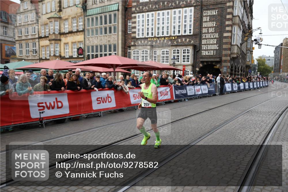 05.10.2025 - 20. swb-Marathon Bremen Yannick Fuchs http://msf.ph/oto/9278582 05.10.2025 12:40:41 Ziel 4, 351 meine-sportfotos.de