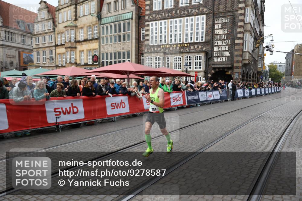 05.10.2025 - 20. swb-Marathon Bremen Yannick Fuchs http://msf.ph/oto/9278587 05.10.2025 12:40:41 Ziel 4, 351 meine-sportfotos.de