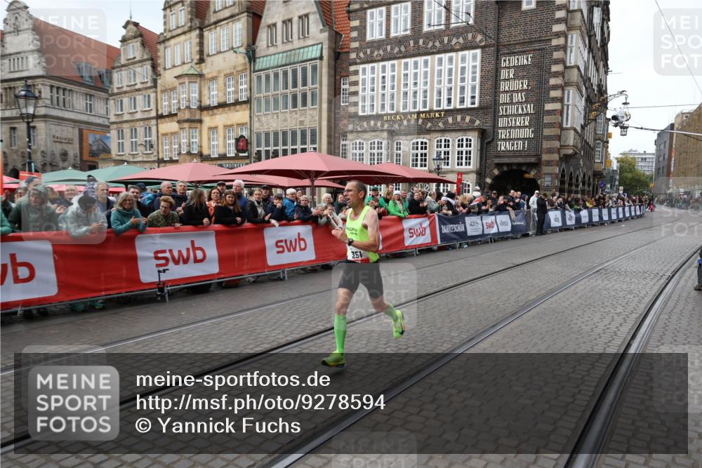 05.10.2025 - 20. swb-Marathon Bremen Yannick Fuchs http://msf.ph/oto/9278594 05.10.2025 12:40:41 Ziel 4, 351 meine-sportfotos.de
