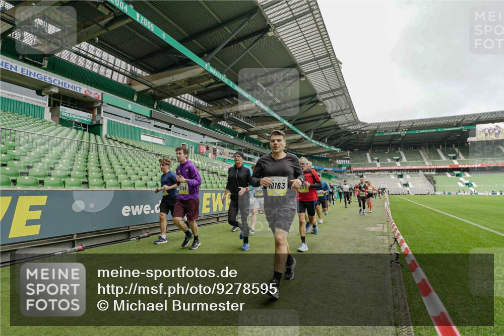 05.10.2025 - 20. swb-Marathon Bremen Michael Burmester http://msf.ph/oto/9278595 05.10.2025 10:31:18 Laufen im Stadion 7251, 9004, 9172, 9196, 9214, 9230, 9252, 9263, 9267, 9277, 9287, 9333, 9337, 9399, 9416, 9425, 9431, 9449, 9457, 9506, 9584, 9645, 9676, 9683, 9708, 9715, 9742, 9787, 9791, 9852, 9894, 9903, 9934, 10014, 10016, 10020, 10066, 10163, 10199, 10222, 10240, 10251, 10279, 10317, 10321, 10356, 10378, 10380, 10438, 10449, 10479, 10514, 10537, 10543, 10556, 10609, 10625, 10636, 10638, 10655, 10668, 10669, 10698, 10743, 7733, 9209, 9251, 9906 meine-sportfotos.de