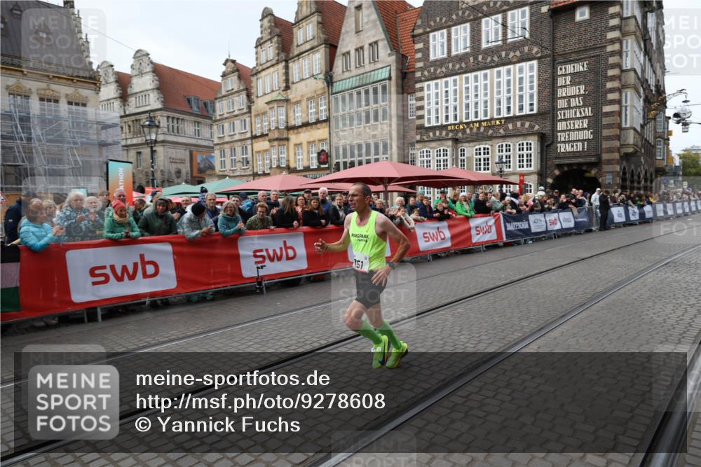 05.10.2025 - 20. swb-Marathon Bremen Yannick Fuchs http://msf.ph/oto/9278608 05.10.2025 12:40:41 Ziel 4, 351 meine-sportfotos.de