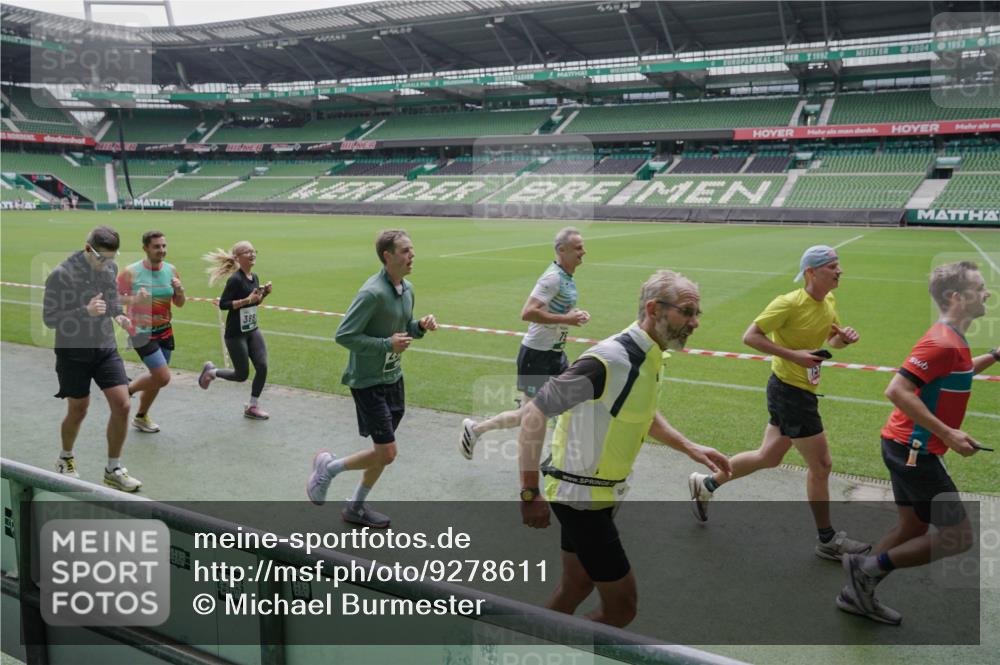 05.10.2025 - 20. swb-Marathon Bremen Michael Burmester http://msf.ph/oto/9278611 05.10.2025 12:59:20 Laufen im Stadion 27, 99, 219, 226, 586, 667, 807, 1043, 1229, 1516, 1598, 1711, 1843, 1854, 2496, 2663, 2797, 2941, 2945, 3086, 3087, 3141, 3615, 3747, 3791, 3888, 4095, 4113, 4380, 4395, 4486, 4522, 4536, 4783, 4827, 4909, 4967, 5123, 5493, 5510, 5530, 5584, 5722, 5808, 5878, 5891, 6007, 6030, 6374, 6561, 6624, 6882, 7169, 7185, 7201, 7262, 7311, 7312, 7398, 7421, 7467, 7511, 7550, 7906, 7929, 8097, 8214, 8247, 8355, 8372, 8485, 8539, 8981, 9024, 9072, 10526, 726 meine-sportfotos.de