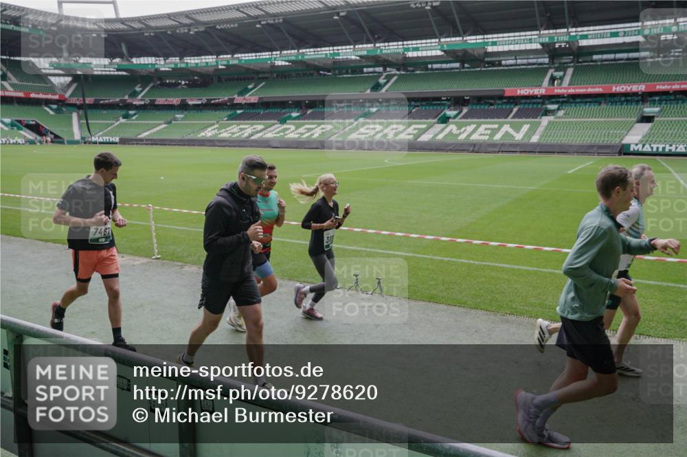 05.10.2025 - 20. swb-Marathon Bremen Michael Burmester http://msf.ph/oto/9278620 05.10.2025 12:59:21 Laufen im Stadion 27, 99, 219, 226, 586, 667, 807, 1043, 1229, 1516, 1598, 1711, 1843, 1854, 2496, 2663, 2797, 2941, 2945, 3086, 3087, 3141, 3615, 3747, 3791, 3888, 4095, 4113, 4380, 4395, 4486, 4522, 4536, 4827, 4909, 4967, 5123, 5493, 5510, 5530, 5584, 5722, 5808, 5878, 5891, 6007, 6030, 6374, 6561, 6624, 6882, 7169, 7185, 7201, 7262, 7311, 7312, 7398, 7421, 7467, 7511, 7550, 7906, 7929, 8097, 8214, 8247, 8355, 8372, 8485, 8539, 8981, 9024, 9072, 10526, 726 meine-sportfotos.de