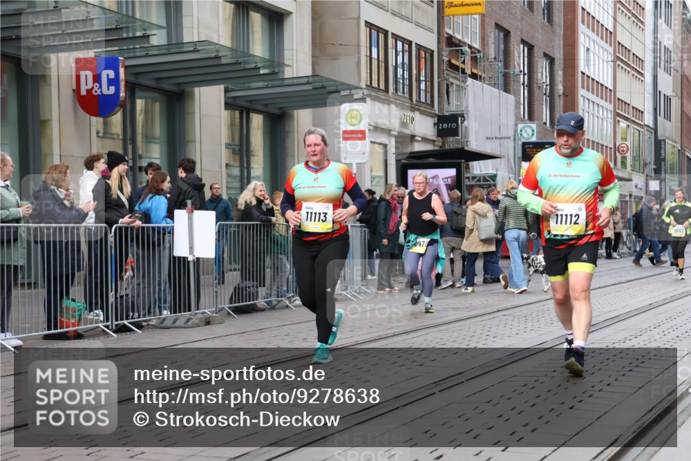 05.10.2025 - 20. swb-Marathon Bremen Strokosch-Dieckow http://msf.ph/oto/9278638 05.10.2025 11:15:06 Ziel 8844, 9441, 9643, 9767, 9768, 9959, 10976, 11112, 11113, 8844, 9441, 9643, 9767, 9768, 9959, 10976, 11112, 11113 meine-sportfotos.de
