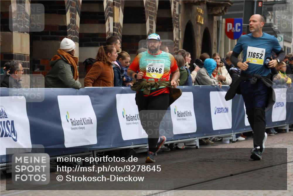 05.10.2025 - 20. swb-Marathon Bremen Strokosch-Dieckow http://msf.ph/oto/9278645 05.10.2025 11:13:48 Ziel 7014, 7410, 9946, 10671, 10756, 10842, 11060, 11068, 11652, 11653 meine-sportfotos.de