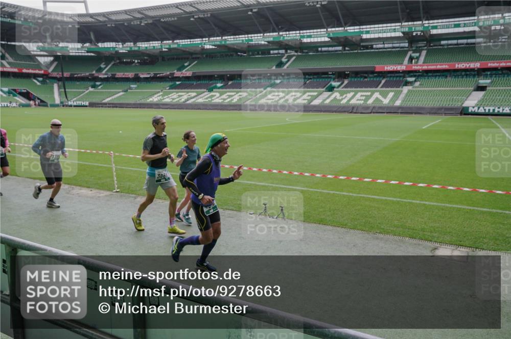 05.10.2025 - 20. swb-Marathon Bremen Michael Burmester http://msf.ph/oto/9278663 05.10.2025 12:59:29 Laufen im Stadion 27, 99, 219, 226, 586, 667, 807, 1043, 1229, 1516, 1598, 1711, 1843, 1854, 2663, 2782, 2797, 2866, 2941, 2945, 3086, 3087, 3141, 3592, 3747, 3888, 4095, 4113, 4380, 4395, 4486, 4536, 4827, 4909, 4967, 5123, 5493, 5510, 5530, 5584, 5722, 5808, 5891, 6030, 6374, 6439, 6561, 6624, 6882, 7169, 7185, 7201, 7262, 7311, 7312, 7398, 7421, 7467, 7511, 7550, 7906, 7929, 8097, 8214, 8247, 8258, 8355, 8372, 8485, 8699, 8981, 9024, 9072, 10526, 726 meine-sportfotos.de