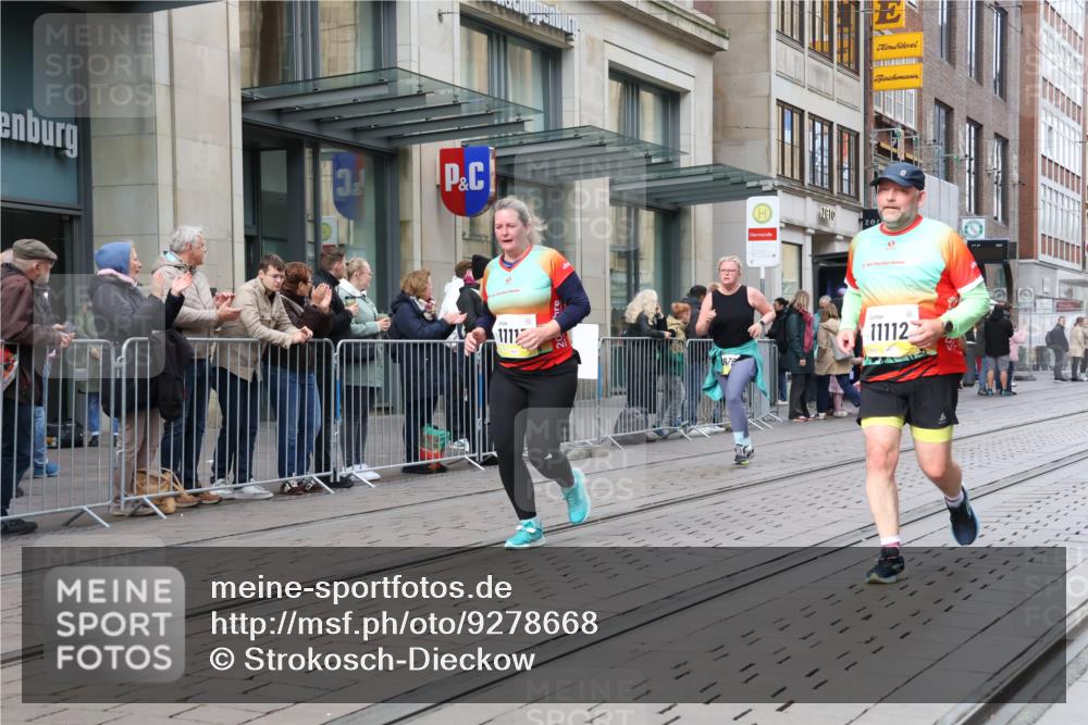 05.10.2025 - 20. swb-Marathon Bremen Strokosch-Dieckow http://msf.ph/oto/9278668 05.10.2025 11:15:07 Ziel 8844, 9441, 9567, 9643, 9767, 9768, 9959, 10976, 11112, 11113, 8844, 9441, 9567, 9643, 9767, 9768, 9959, 10976, 11112, 11113 meine-sportfotos.de