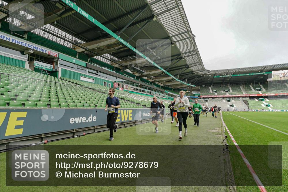 05.10.2025 - 20. swb-Marathon Bremen Michael Burmester http://msf.ph/oto/9278679 05.10.2025 10:31:25 Laufen im Stadion 7251, 9004, 9172, 9196, 9214, 9252, 9256, 9263, 9267, 9277, 9287, 9333, 9337, 9399, 9416, 9425, 9431, 9449, 9457, 9506, 9581, 9584, 9645, 9676, 9683, 9708, 9715, 9742, 9787, 9791, 9852, 9894, 9903, 9934, 10014, 10016, 10020, 10029, 10066, 10163, 10199, 10206, 10222, 10226, 10240, 10251, 10279, 10310, 10317, 10321, 10335, 10356, 10438, 10449, 10479, 10514, 10537, 10543, 10556, 10609, 10636, 10638, 10655, 10668, 10669, 10698, 10719, 10743, 7733, 9209, 9214, 9230, 9251 meine-sportfotos.de