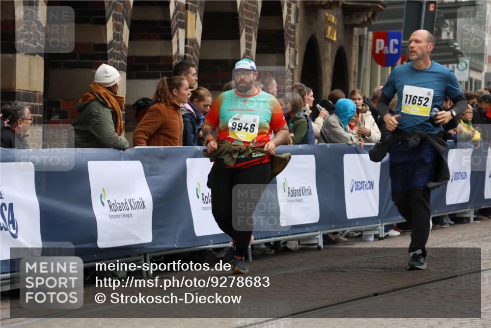 05.10.2025 - 20. swb-Marathon Bremen Strokosch-Dieckow http://msf.ph/oto/9278683 05.10.2025 11:13:48 Ziel 7014, 7410, 9946, 10671, 10756, 10842, 11060, 11068, 11652, 11653 meine-sportfotos.de