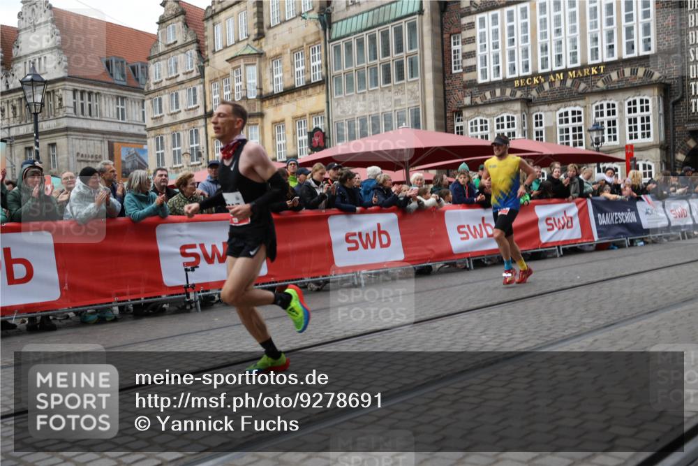 05.10.2025 - 20. swb-Marathon Bremen Yannick Fuchs http://msf.ph/oto/9278691 05.10.2025 12:42:21 Ziel 1024, 1363, 7751 meine-sportfotos.de