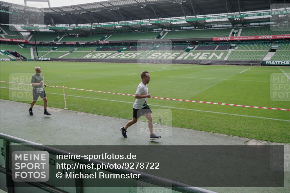 05.10.2025 - 20. swb-Marathon Bremen Michael Burmester http://msf.ph/oto/9278722 05.10.2025 12:59:39 Laufen im Stadion 27, 99, 219, 226, 667, 807, 860, 954, 978, 1043, 1516, 1525, 1548, 1598, 1711, 1843, 1854, 2609, 2663, 2782, 2797, 2866, 2941, 2945, 3086, 3087, 3169, 3230, 3592, 3747, 3783, 3888, 4181, 4220, 4380, 4395, 4486, 4536, 4827, 4909, 5123, 5493, 5510, 5530, 5584, 5891, 6030, 6374, 6439, 6536, 6624, 6674, 6882, 7169, 7185, 7201, 7262, 7295, 7307, 7311, 7312, 7398, 7421, 7467, 7511, 7550, 7679, 7906, 7929, 8097, 8214, 8247, 8258, 8372, 8485, 8699, 8981, 9024, 9072, 10526, 586, 1229 meine-sportfotos.de