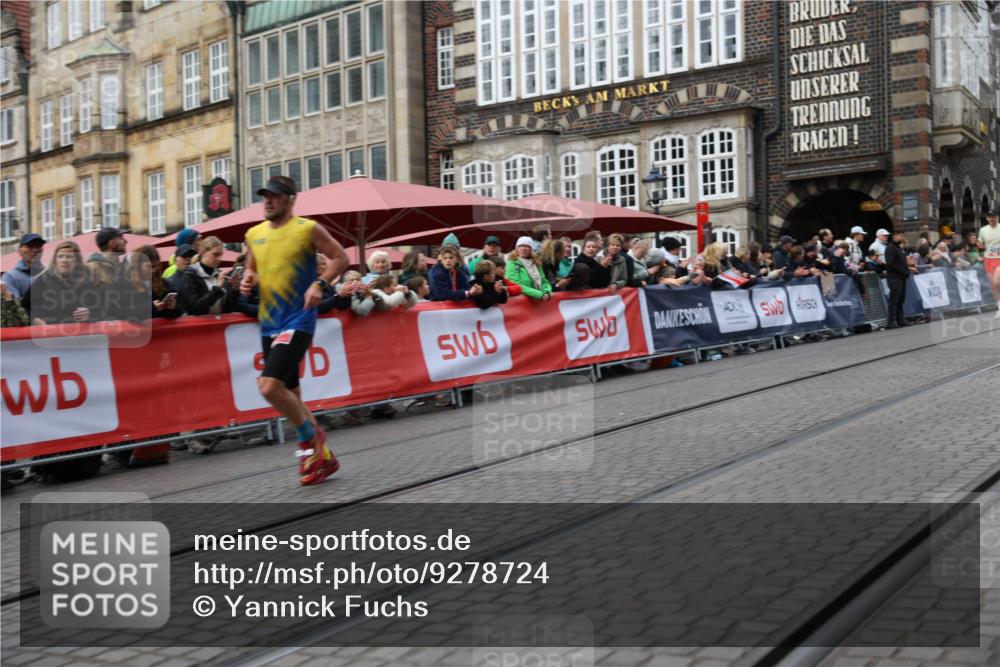 05.10.2025 - 20. swb-Marathon Bremen Yannick Fuchs http://msf.ph/oto/9278724 05.10.2025 12:42:22 Ziel 1024, 1363, 7751 meine-sportfotos.de