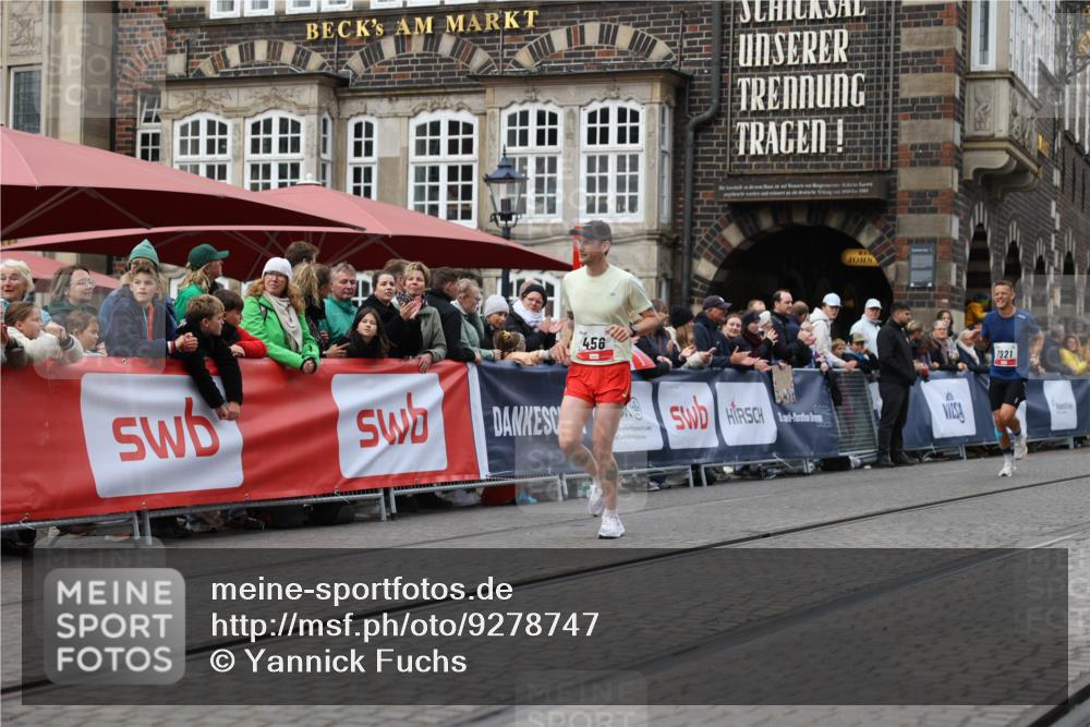 05.10.2025 - 20. swb-Marathon Bremen Yannick Fuchs http://msf.ph/oto/9278747 05.10.2025 12:42:25 Ziel 456, 1024, 1363 meine-sportfotos.de
