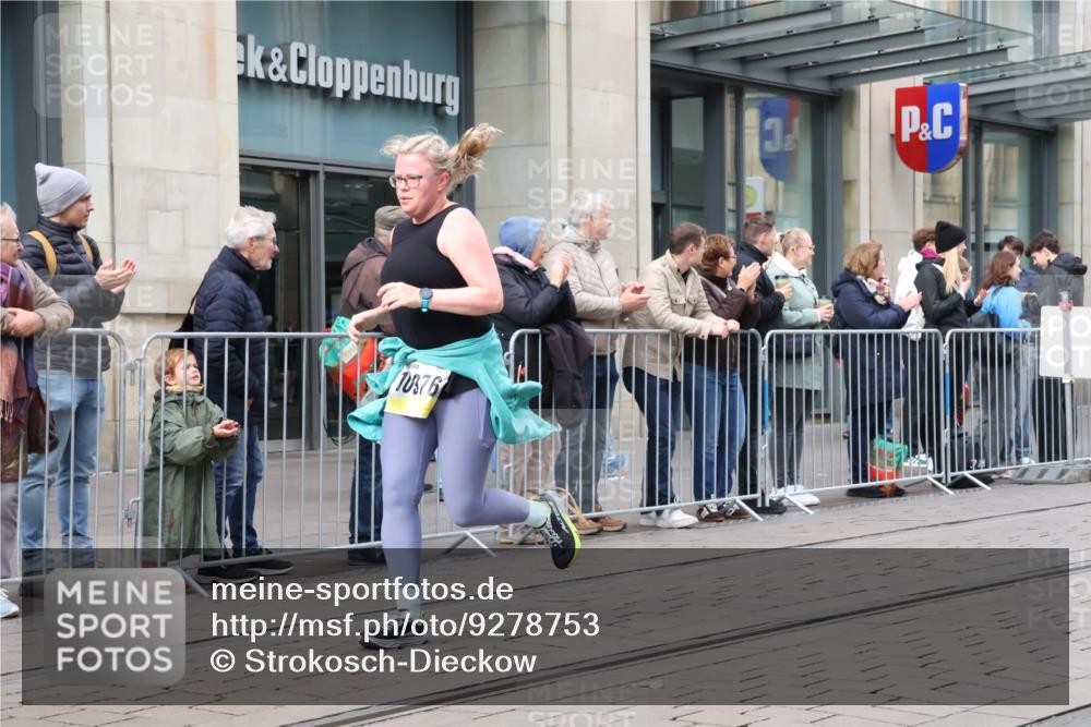 05.10.2025 - 20. swb-Marathon Bremen Strokosch-Dieckow http://msf.ph/oto/9278753 05.10.2025 11:15:10 Ziel 8844, 9441, 9567, 9643, 9767, 9768, 9959, 10976, 11112, 11113, 11440, 8844, 9441, 9567, 9643, 9767, 9768, 9959, 10976, 11112, 11113, 11440 meine-sportfotos.de