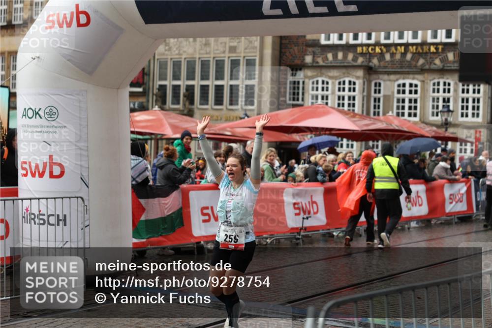 05.10.2025 - 20. swb-Marathon Bremen Yannick Fuchs http://msf.ph/oto/9278754 05.10.2025 15:00:03 Ziel 259 meine-sportfotos.de