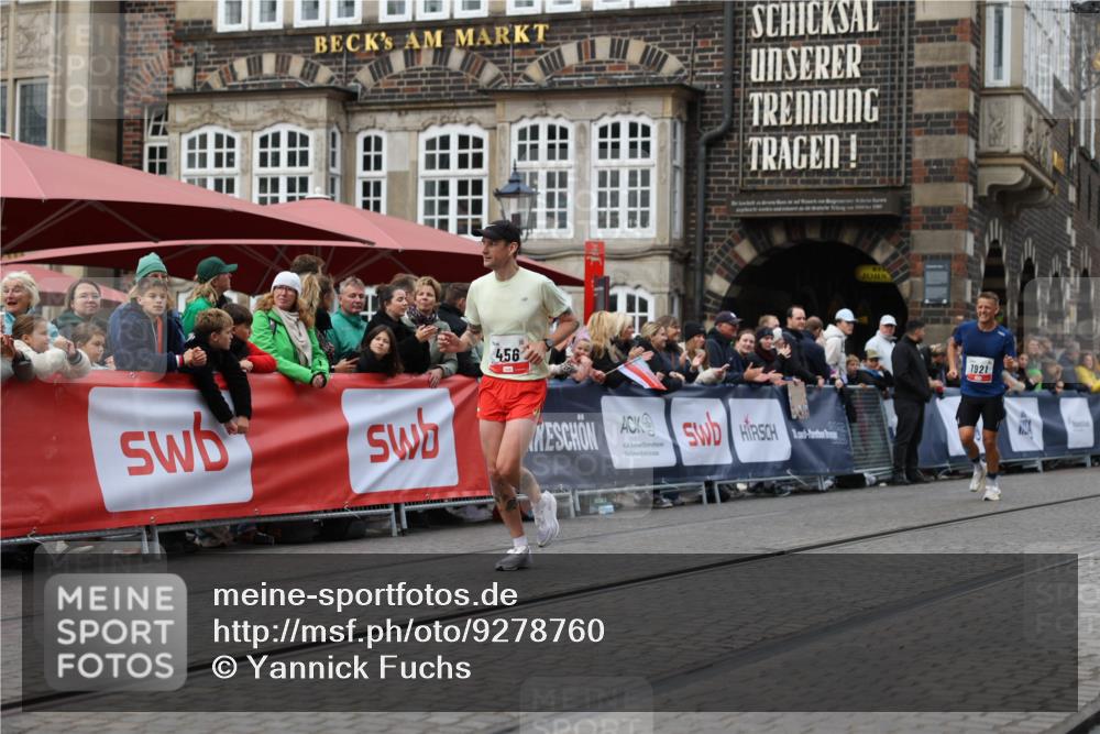 05.10.2025 - 20. swb-Marathon Bremen Yannick Fuchs http://msf.ph/oto/9278760 05.10.2025 12:42:25 Ziel 456, 1024, 1363 meine-sportfotos.de