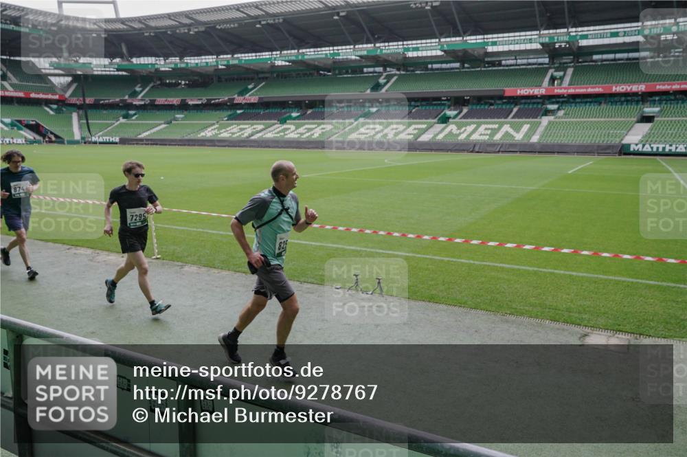 05.10.2025 - 20. swb-Marathon Bremen Michael Burmester http://msf.ph/oto/9278767 05.10.2025 12:59:45 Laufen im Stadion 27, 99, 226, 807, 860, 954, 978, 1043, 1516, 1525, 1548, 1598, 1711, 1843, 1854, 2609, 2663, 2782, 2866, 2941, 2945, 3086, 3087, 3104, 3169, 3230, 3592, 3747, 3783, 3888, 4181, 4220, 4380, 4395, 4486, 4536, 4824, 4827, 5493, 5510, 5530, 6030, 6126, 6374, 6439, 6536, 6674, 6881, 7201, 7262, 7295, 7307, 7398, 7421, 7467, 7511, 7537, 7598, 7679, 7906, 7929, 8097, 8214, 8258, 8372, 8485, 8699, 8981, 9024, 9072, 10526, 219, 586, 667, 1229 meine-sportfotos.de