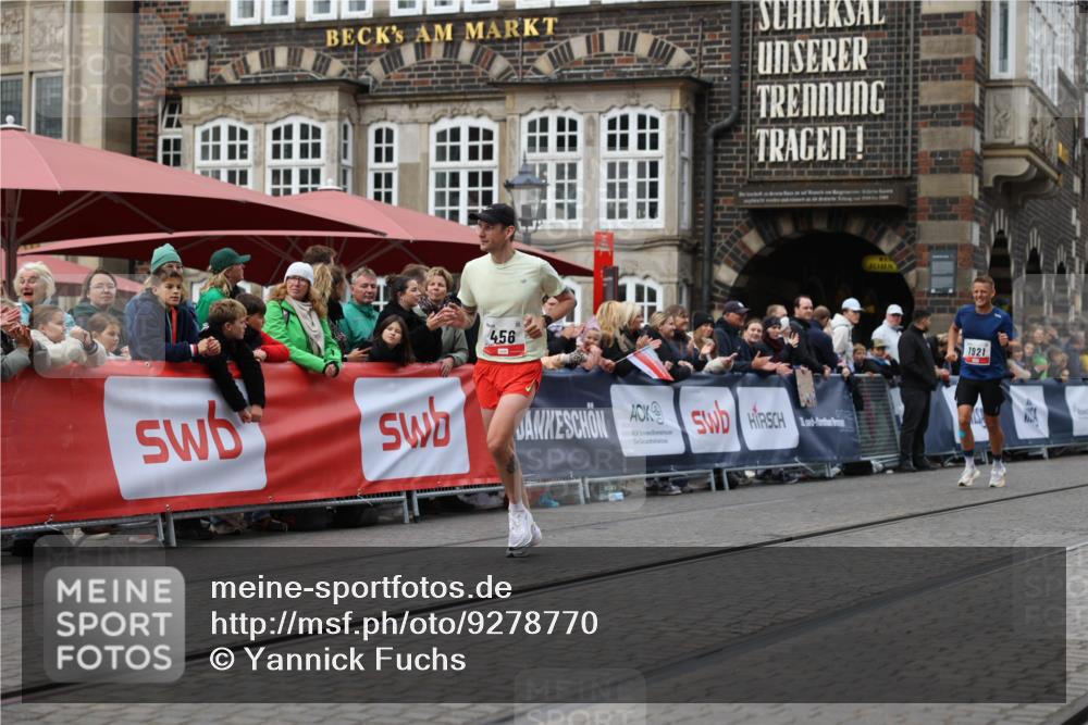 05.10.2025 - 20. swb-Marathon Bremen Yannick Fuchs http://msf.ph/oto/9278770 05.10.2025 12:42:25 Ziel 456, 1024, 1363 meine-sportfotos.de