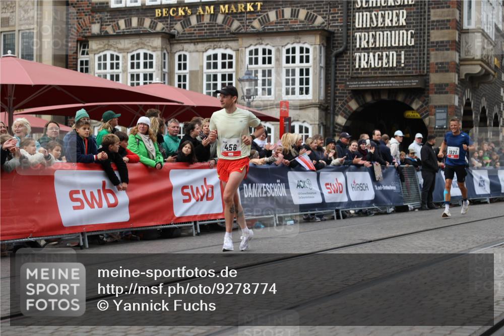 05.10.2025 - 20. swb-Marathon Bremen Yannick Fuchs http://msf.ph/oto/9278774 05.10.2025 12:42:25 Ziel 456, 1024, 1363 meine-sportfotos.de
