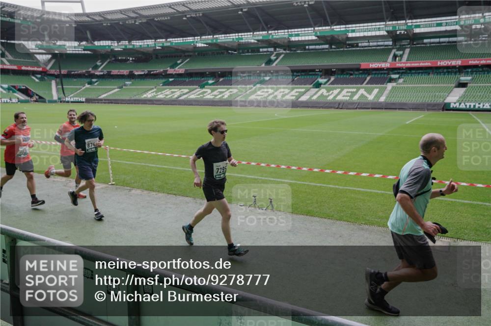 05.10.2025 - 20. swb-Marathon Bremen Michael Burmester http://msf.ph/oto/9278777 05.10.2025 12:59:46 Laufen im Stadion 27, 99, 226, 807, 860, 954, 978, 1043, 1516, 1525, 1548, 1598, 1711, 1843, 1854, 2609, 2663, 2782, 2866, 2941, 2945, 3086, 3087, 3104, 3169, 3230, 3592, 3747, 3783, 3888, 4181, 4220, 4380, 4395, 4486, 4536, 4824, 4827, 5493, 5510, 6030, 6126, 6374, 6439, 6536, 6674, 6881, 7201, 7262, 7295, 7307, 7398, 7421, 7467, 7511, 7537, 7598, 7679, 7906, 7929, 8097, 8214, 8258, 8372, 8485, 8699, 8981, 9024, 9072, 10526, 219, 586, 667, 1229 meine-sportfotos.de