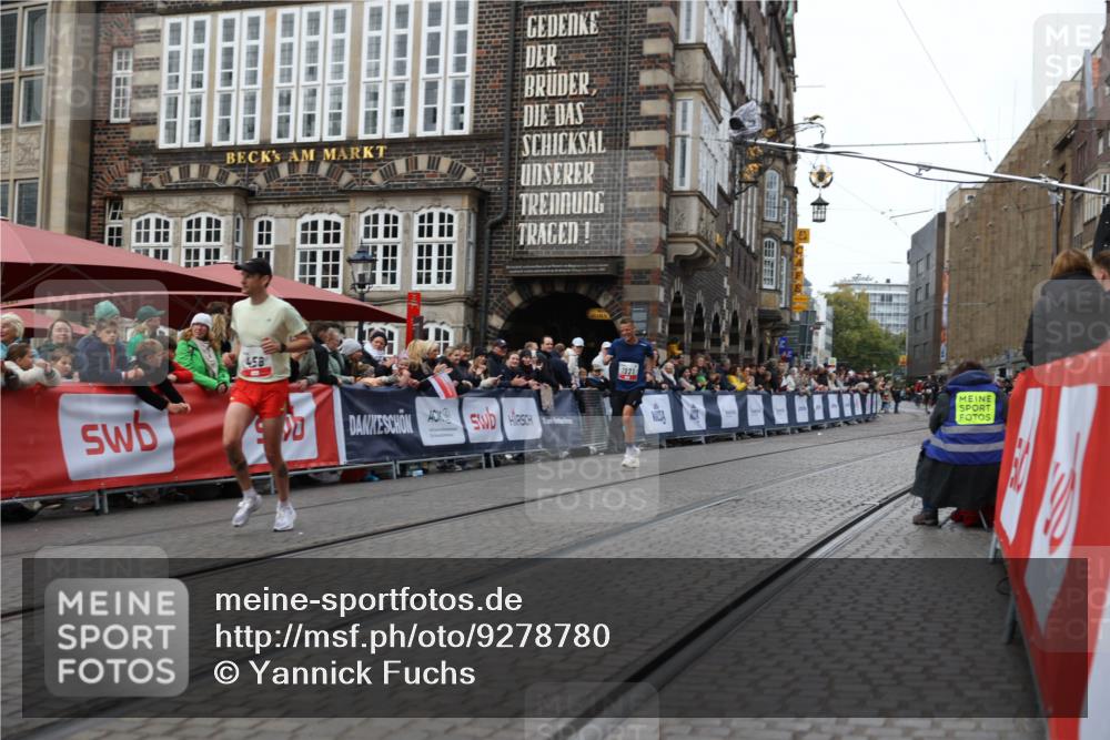 05.10.2025 - 20. swb-Marathon Bremen Yannick Fuchs http://msf.ph/oto/9278780 05.10.2025 12:42:25 Ziel 456, 1024, 1363 meine-sportfotos.de