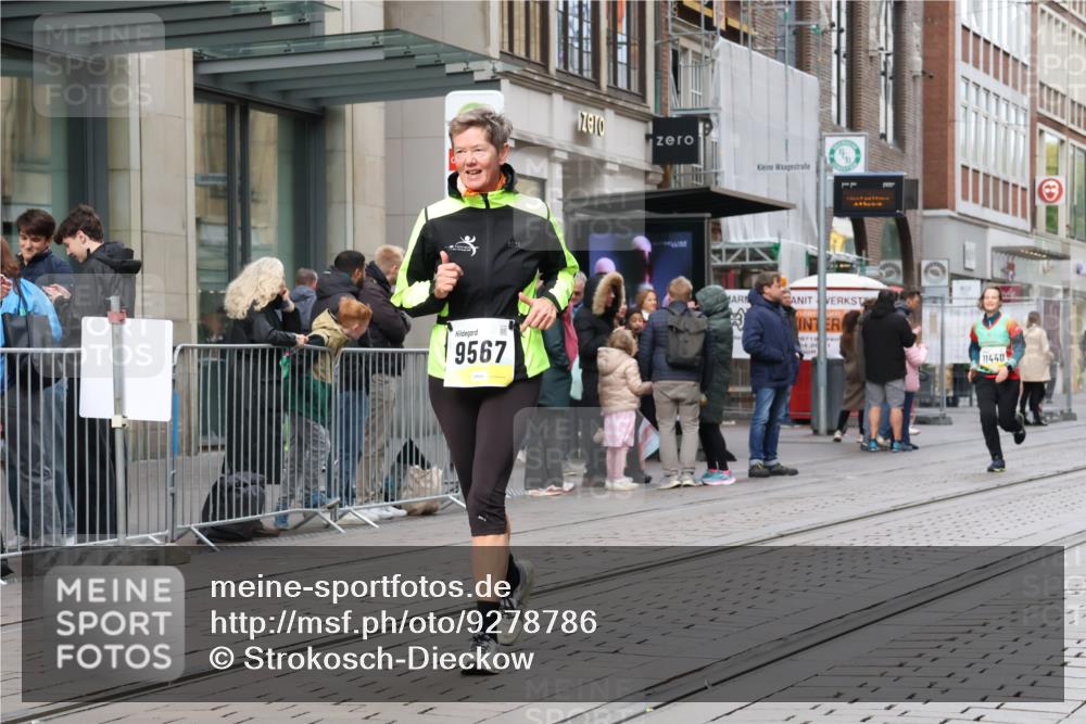 05.10.2025 - 20. swb-Marathon Bremen Strokosch-Dieckow http://msf.ph/oto/9278786 05.10.2025 11:15:14 Ziel 8844, 9567, 9767, 9768, 9959, 10976, 11112, 11113, 11440, 8844, 9567, 9767, 9768, 9959, 10976, 11112, 11113, 11440 meine-sportfotos.de
