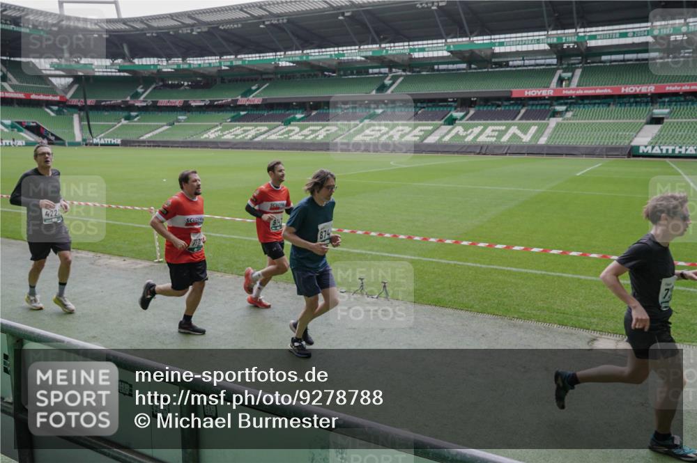 05.10.2025 - 20. swb-Marathon Bremen Michael Burmester http://msf.ph/oto/9278788 05.10.2025 12:59:46 Laufen im Stadion 27, 99, 226, 807, 860, 954, 978, 1043, 1516, 1525, 1548, 1598, 1711, 1843, 1854, 2609, 2663, 2782, 2866, 2941, 2945, 3086, 3087, 3104, 3169, 3230, 3592, 3747, 3783, 3888, 4181, 4220, 4380, 4395, 4486, 4536, 4824, 4827, 5493, 5510, 6030, 6126, 6374, 6439, 6536, 6674, 6881, 7201, 7262, 7295, 7307, 7398, 7421, 7467, 7511, 7537, 7598, 7679, 7906, 7929, 8097, 8214, 8258, 8372, 8485, 8699, 8981, 9024, 9072, 10526, 219, 586, 667, 1229 meine-sportfotos.de