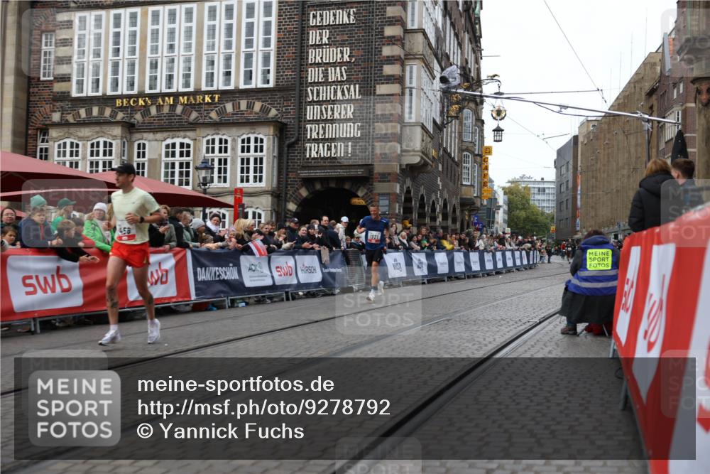 05.10.2025 - 20. swb-Marathon Bremen Yannick Fuchs http://msf.ph/oto/9278792 05.10.2025 12:42:25 Ziel 456, 1024, 1363 meine-sportfotos.de