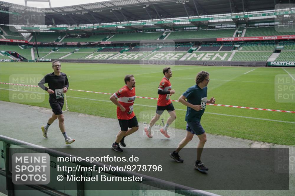 05.10.2025 - 20. swb-Marathon Bremen Michael Burmester http://msf.ph/oto/9278796 05.10.2025 12:59:47 Laufen im Stadion 27, 99, 226, 627, 807, 860, 954, 978, 1043, 1516, 1525, 1548, 1598, 1711, 1843, 1854, 2609, 2663, 2782, 2866, 2941, 2945, 3086, 3087, 3104, 3169, 3230, 3592, 3747, 3783, 3888, 4181, 4220, 4380, 4395, 4486, 4536, 4824, 4827, 5493, 5510, 6030, 6126, 6374, 6439, 6536, 6674, 6881, 7201, 7262, 7295, 7307, 7398, 7421, 7467, 7511, 7537, 7598, 7679, 7906, 7929, 8097, 8214, 8258, 8372, 8485, 8699, 8981, 9072, 10526, 219, 586, 667, 1229, 1843 meine-sportfotos.de
