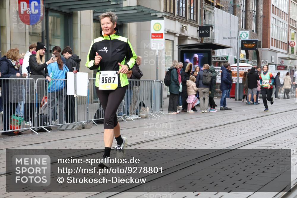 05.10.2025 - 20. swb-Marathon Bremen Strokosch-Dieckow http://msf.ph/oto/9278801 05.10.2025 11:15:15 Ziel 8844, 9567, 9767, 9768, 9959, 10976, 11112, 11113, 11440, 8844, 9567, 9767, 9768, 9959, 10976, 11112, 11113, 11440 meine-sportfotos.de